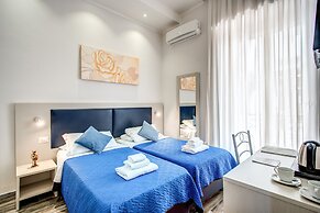 Napoli's Gold Hotel