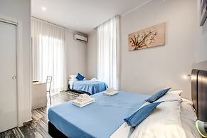 Napoli's Gold Hotel