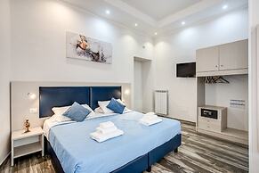 Napoli's Gold Hotel
