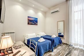 Napoli's Gold Hotel