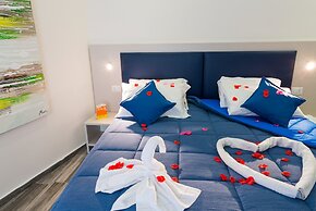 Napoli's Gold Hotel