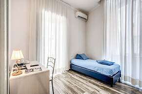 Napoli's Gold Hotel