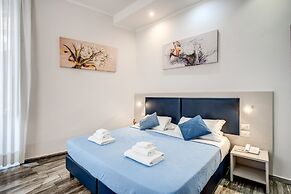 Napoli's Gold Hotel
