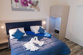 Napoli's Gold Hotel