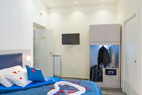 Napoli's Gold Hotel