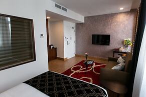 Belllo Hotel JB Central