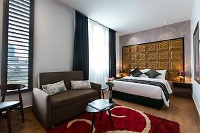 Belllo Hotel JB Central