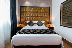 Belllo Hotel JB Central