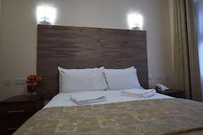 Lucky 8 Hotel
