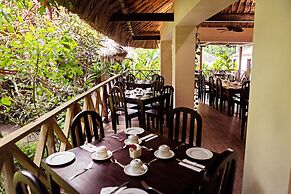 Jungle Lodge Hotel