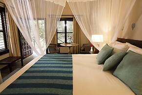 Jungle Lodge Hotel