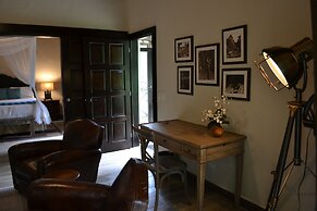 Jungle Lodge Hotel
