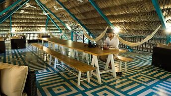 Jungle Lodge Hotel