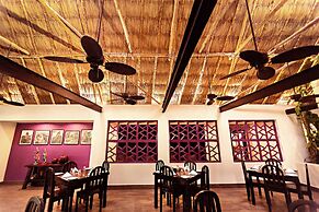 Jungle Lodge Hotel