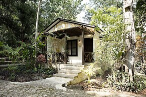 Jungle Lodge Hotel