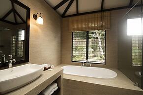Jungle Lodge Hotel