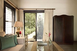 Jungle Lodge Hotel
