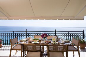 Avra Private Suites