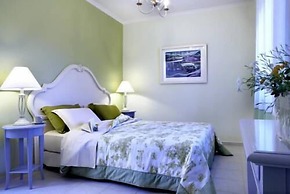 Avra Private Suites