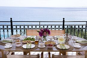 Avra Private Suites