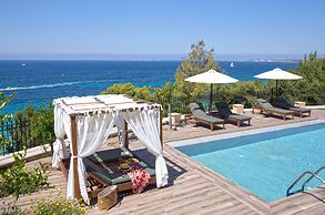 Avra Private Suites