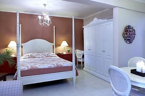 Avra Private Suites
