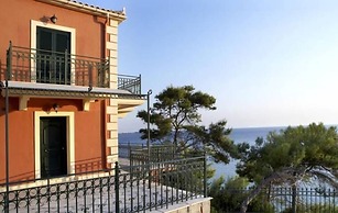 Avra Private Suites