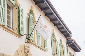 Lady Capulet Apartments
