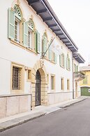 Lady Capulet Apartments