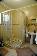 Mannah Guest Lodge