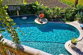 Floating Leaf Eco-Luxury Retreat