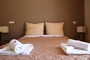 Dali Luxury Rooms