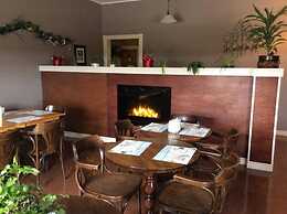 Genevieve Bay Inn