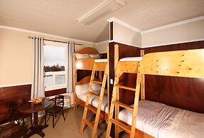 Genevieve Bay Inn