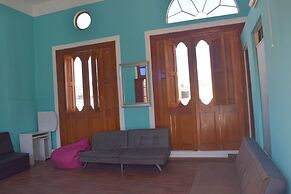 Mango Hostel Bed & Breakfast