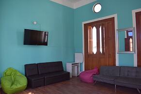 Mango Hostel Bed & Breakfast