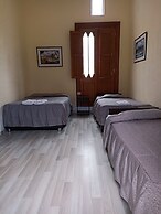Mango Hostel Bed & Breakfast
