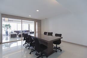 Kantary 304 Hotel