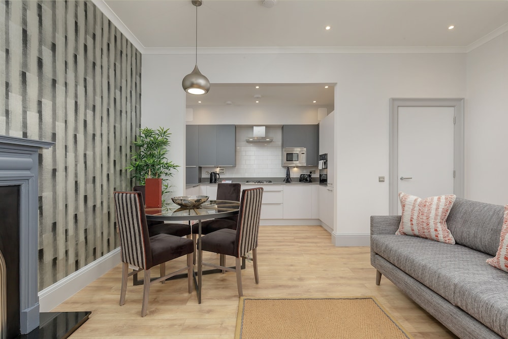 Destiny Scotland - Princes St Residence