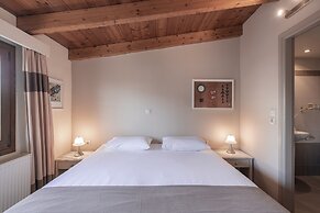 Yria Hotel