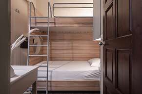 Yria Hotel