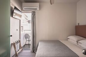 Yria Hotel
