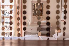 Yria Hotel