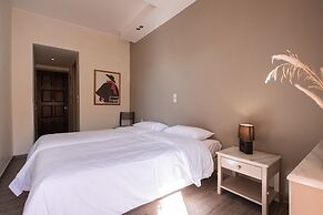 Yria Hotel