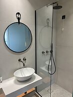 Yria Hotel