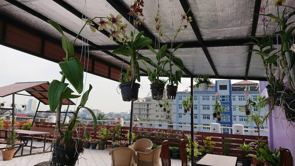 Royal Khattar Hotel