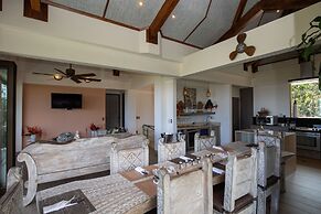 Tulemar Resort
