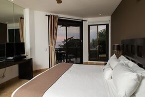 Tulemar Resort