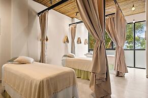 Tulemar Resort