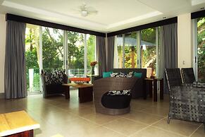 Tulemar Resort